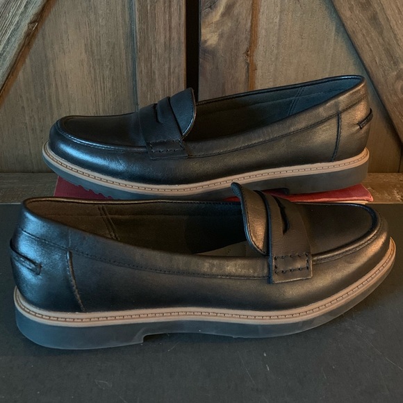 Clarks “Raisie Eletta” penny loafers - Picture 2 of 6